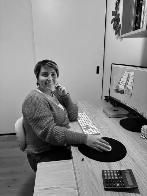 Portret van Ebru Türkgeldi Yildirim, interieurarchitect bij Artisu Interieur